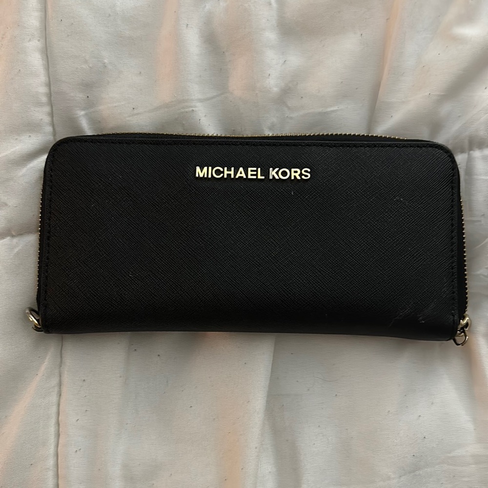 Michel Kors zip around wallet
